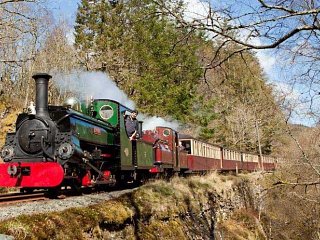 Linda and Prince heading away from Tan y Bwlch on the downhill