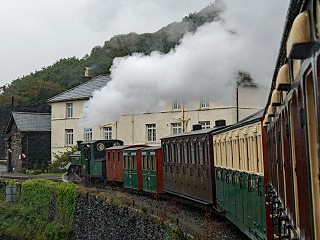 Blanche leads the set round Boston Lodge Curve