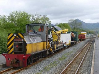 The S and T train at Pont Croesor