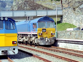 Alongside the National Power class 59